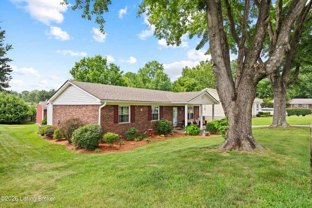 Photo of 7204 Gorham Way, Louisville, KY 40291 (MLS # 1725334)