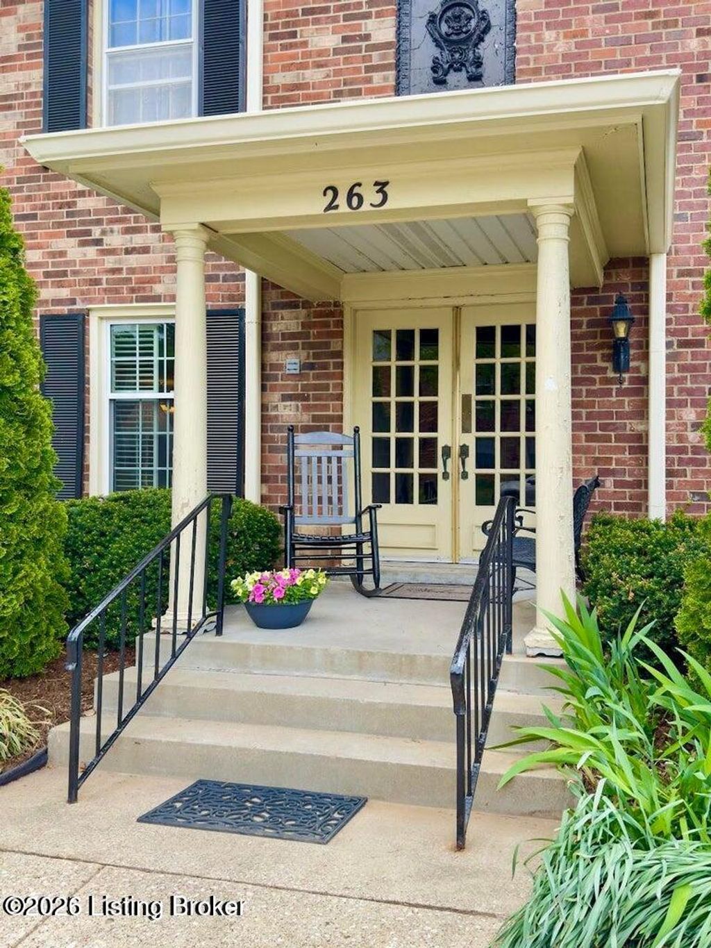 Photo of 263 Stonehenge Dr #104, Louisville, KY 40207 (MLS # 1716288)