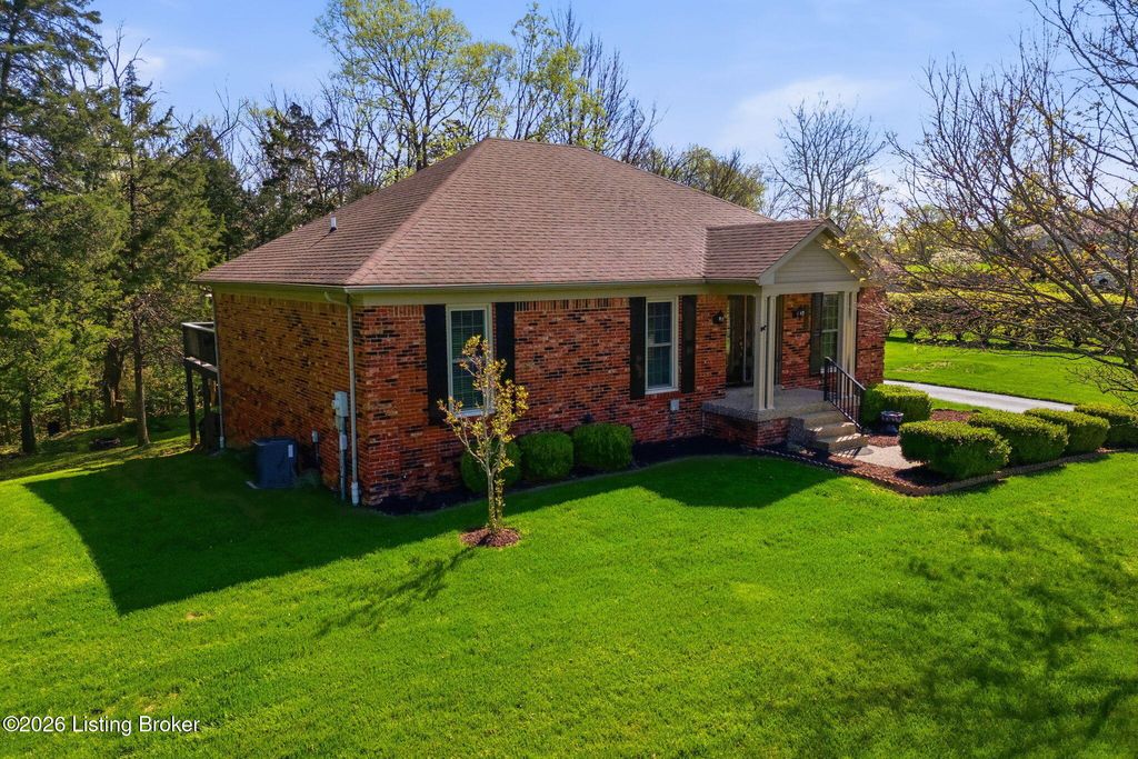 Photo of 3103 Pioneer Pl, Crestwood, KY 40014 (MLS # 1713838)