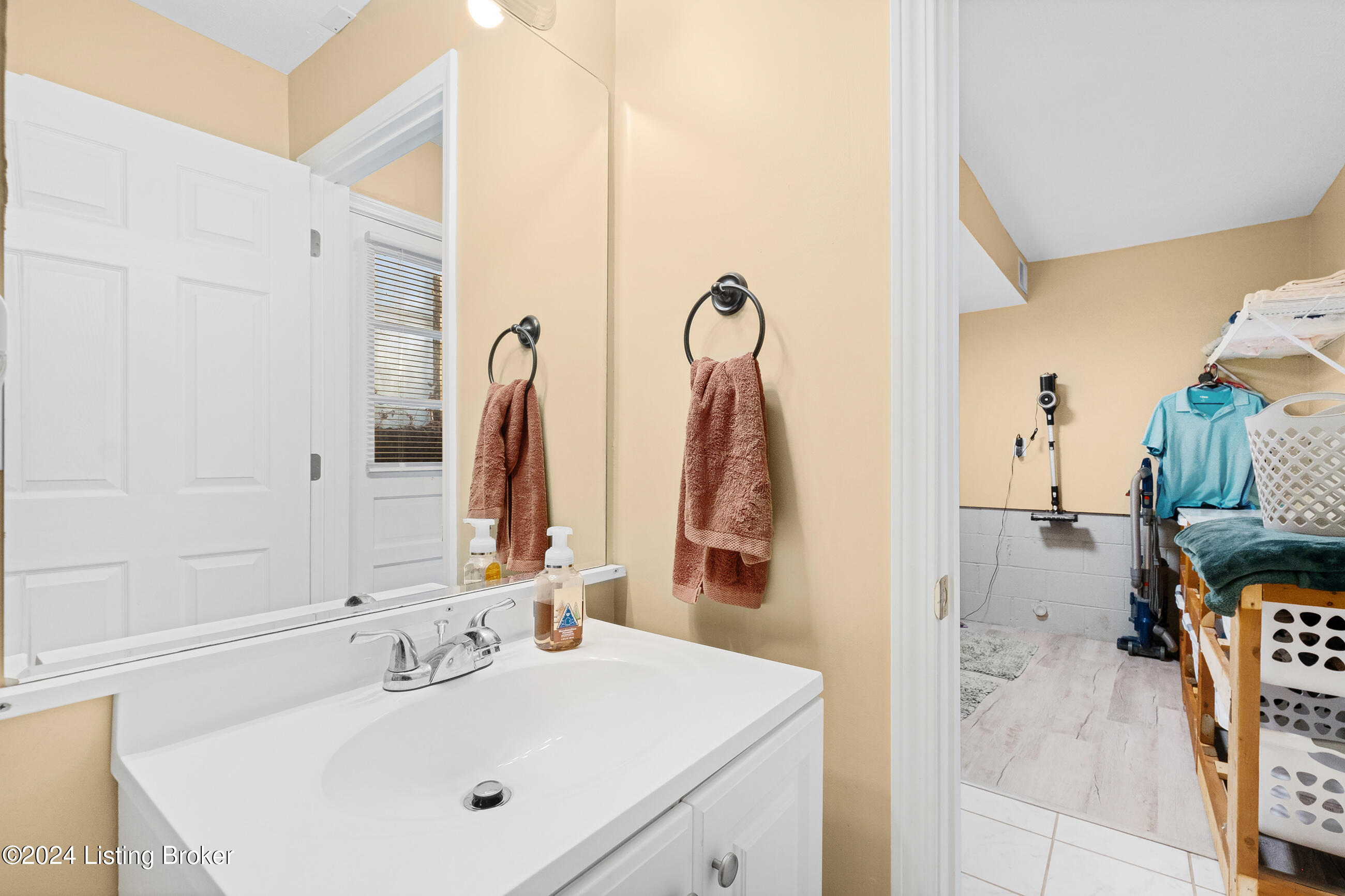 690 N Lakeview Dr, Louisville, Pennsylvania image 35