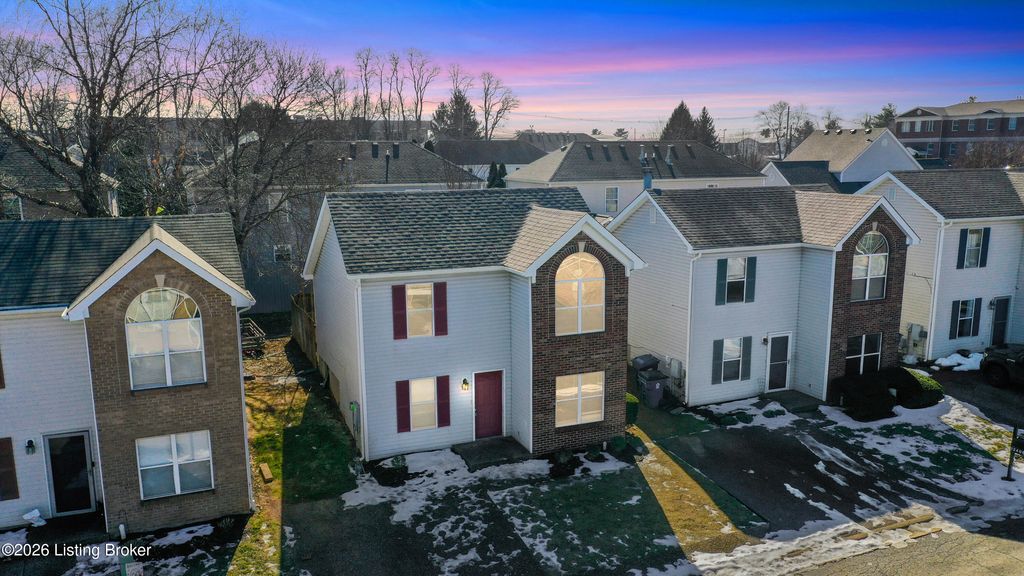 Photo of 12408 Kiawah Ct, Louisville, KY 40245 (MLS # 1711457)