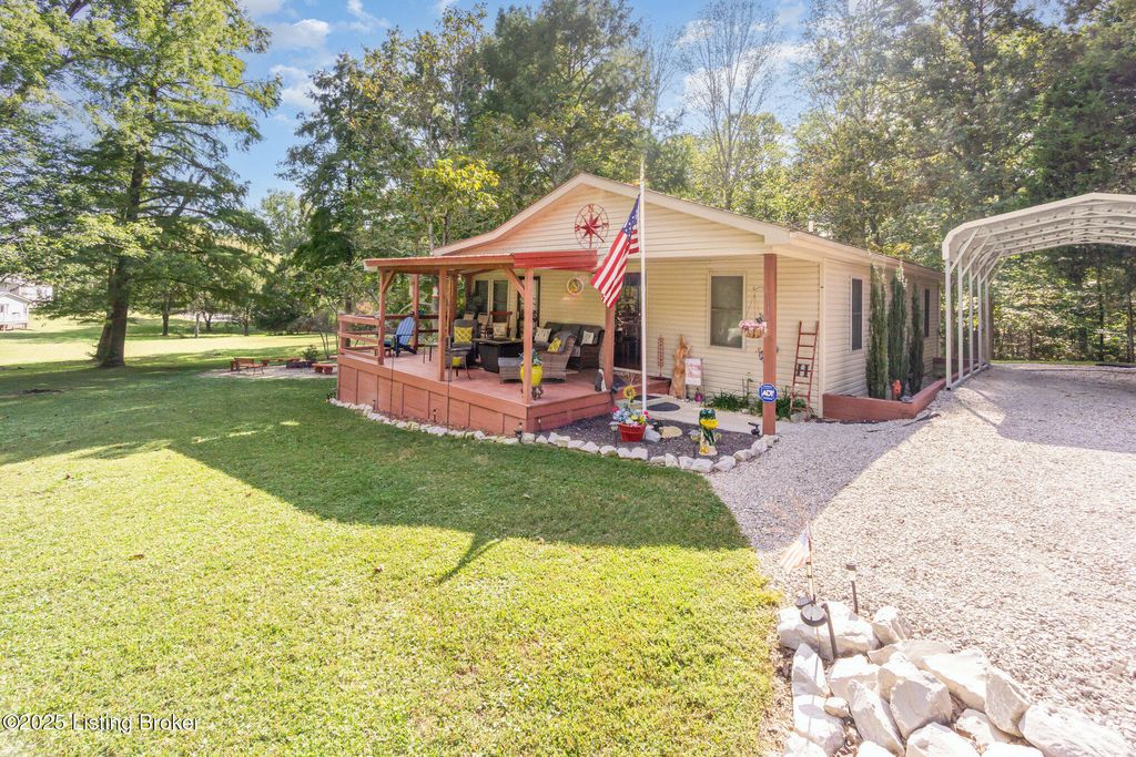 Photo of 33 Elmwood Dr, Clarkson, KY 42726 (MLS # 1700664)