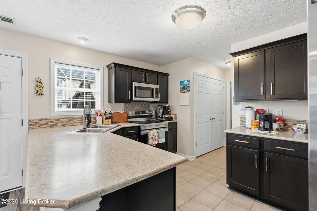 Photo of 5403 Skeffington Way, Louisville, KY 40241 (MLS # 1703598)