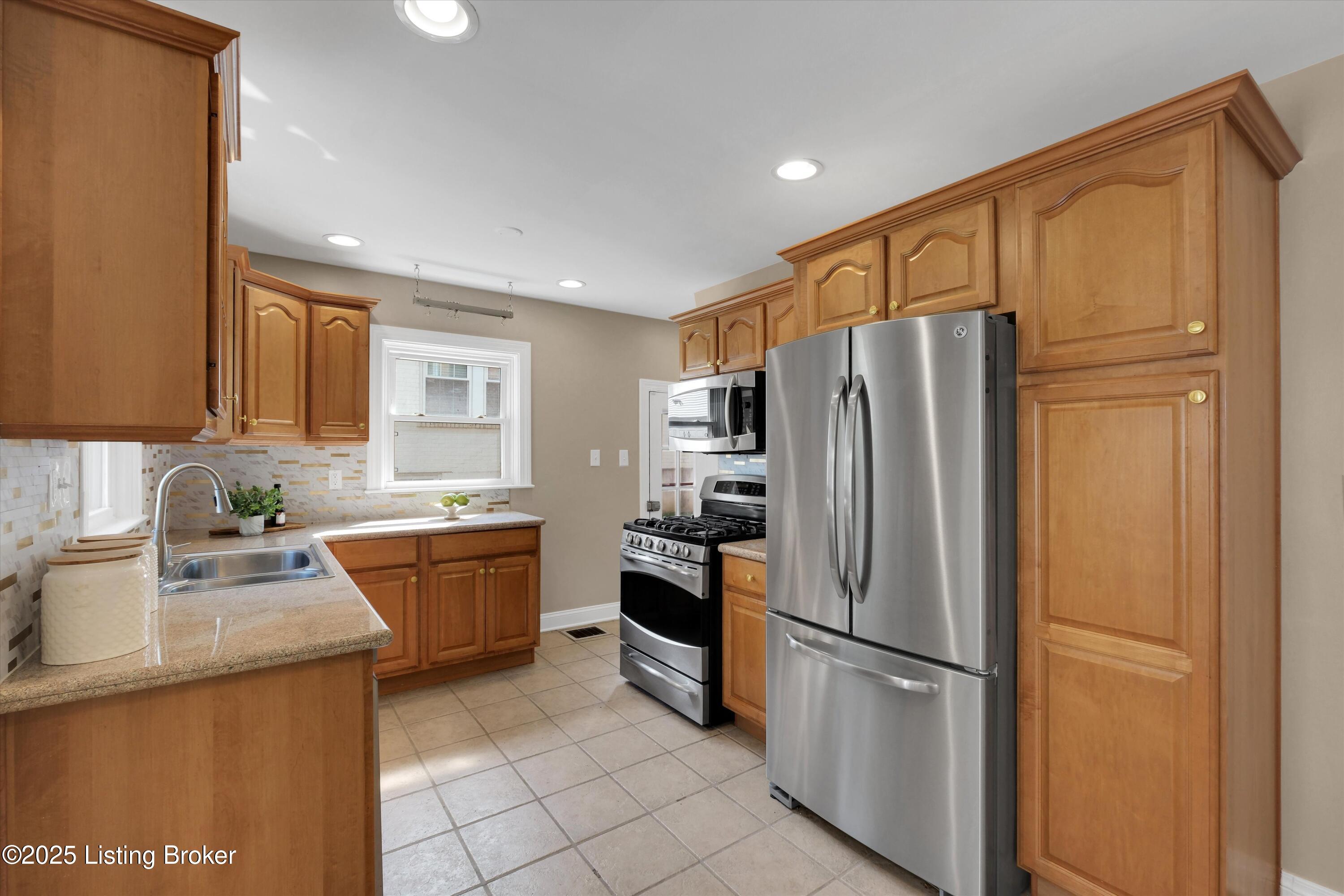 3911 Alton Rd, Louisville, Kentucky image 13