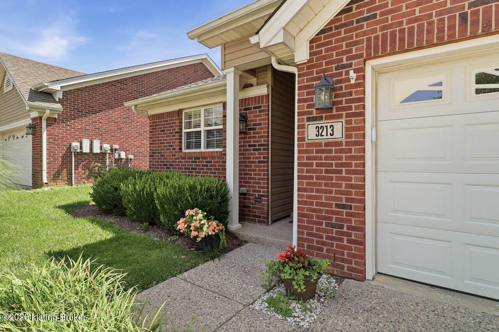 Photo of 3213 Stony Farm Dr, Jeffersontown, KY 40299 (MLS # 1730338)