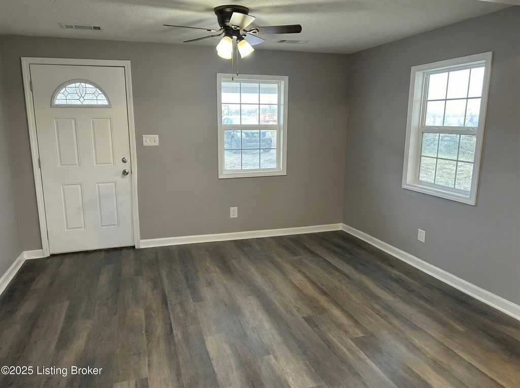 Photo of 3706 Kramers Ln, Louisville, KY 40216 (MLS # 1705671)