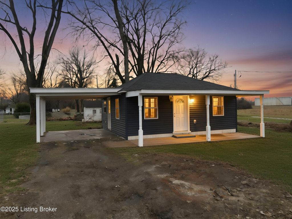 Photo of 3706 Kramers Ln, Louisville, KY 40216 (MLS # 1705671)