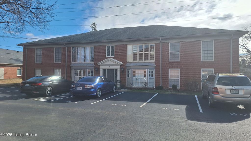 Photo of 9 Dupont Way #APT 5, Louisville, KY 40207 (MLS # 1707174)