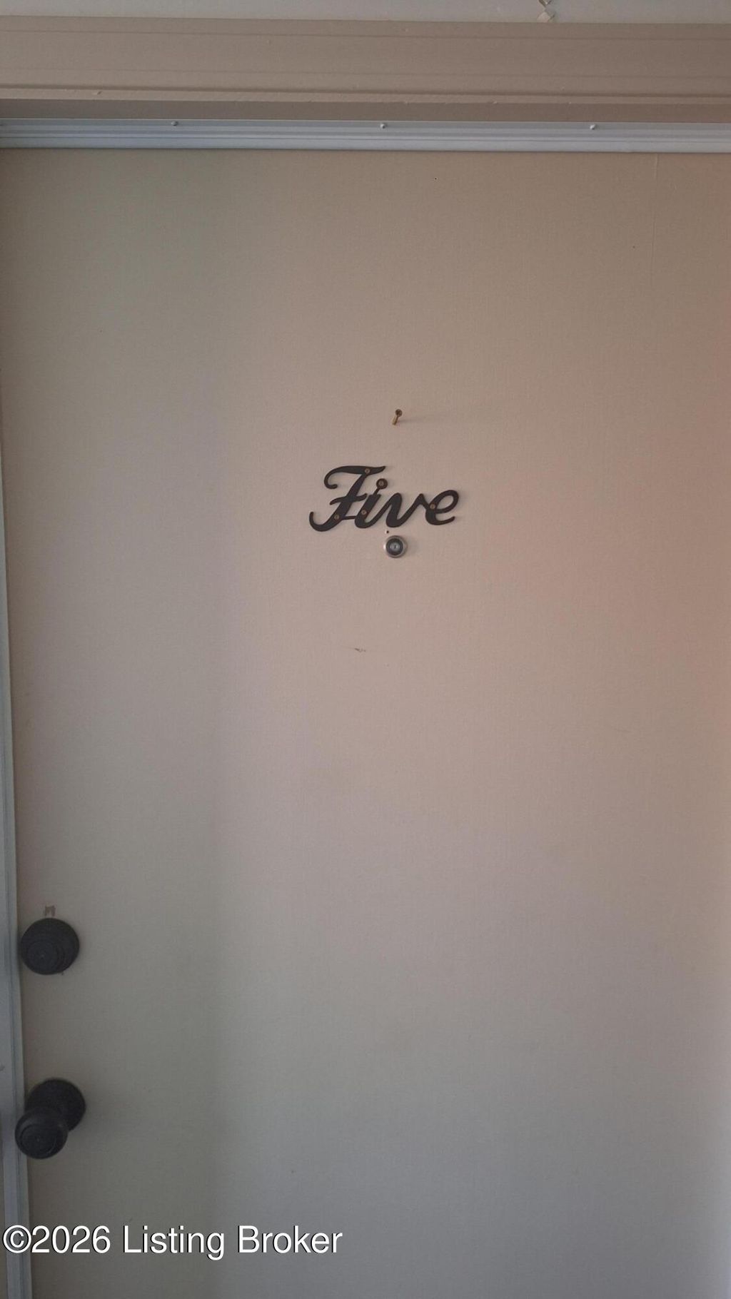 Photo of 9 Dupont Way #APT 5, Louisville, KY 40207 (MLS # 1707174)