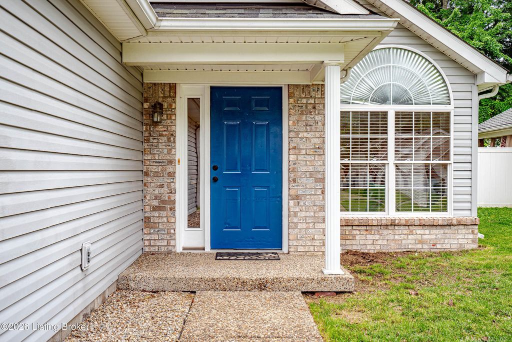 Photo of 11106 Meadow Chase Ct, Louisville, KY 40229 (MLS # 1717158)