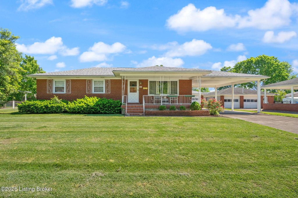 Photo of 5812 Teakwood Ln, Louisville, KY 40258 (MLS # 1716731)