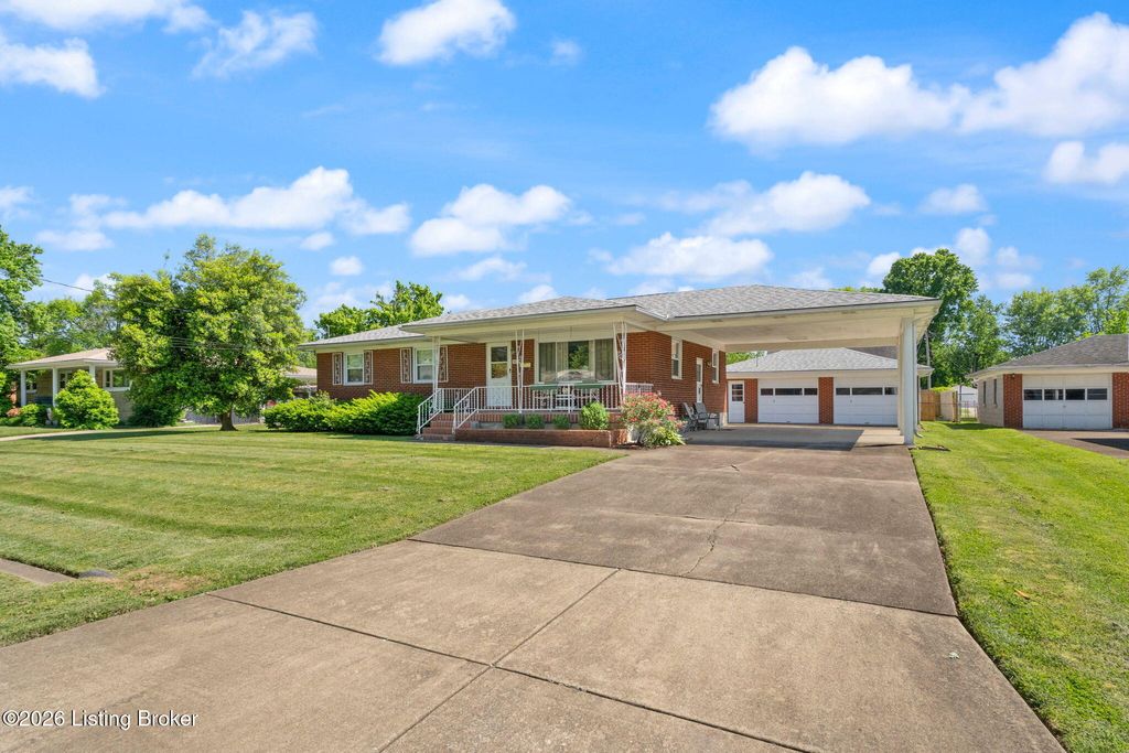 Photo of 5812 Teakwood Ln, Louisville, KY 40258 (MLS # 1716731)