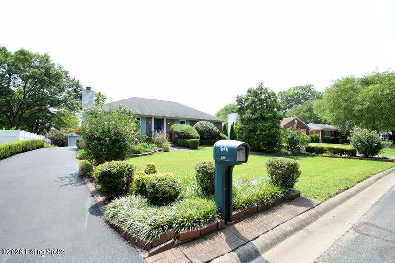 Photo of 614 Stivers Rd, Louisville, KY 40207 (MLS # 1726008)