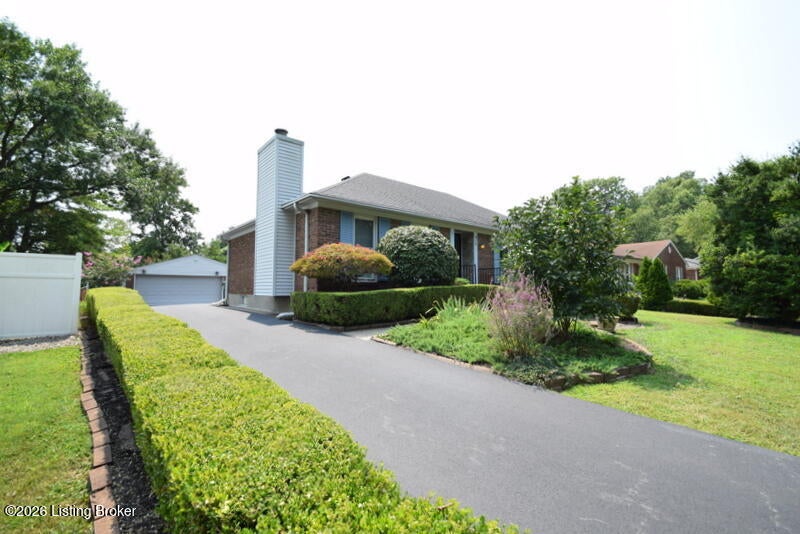 Photo of 614 Stivers Rd, Louisville, KY 40207 (MLS # 1726008)