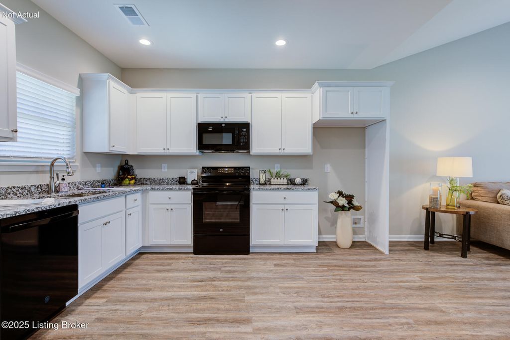 Photo of 10104 Deer Vista Dr, Louisville, KY 40291 (MLS # 1704195)