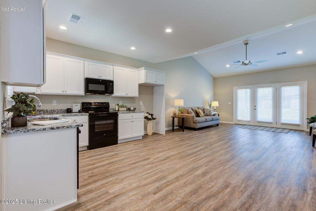 Photo of 10104 Deer Vista Dr, Louisville, KY 40291 (MLS # 1704195)