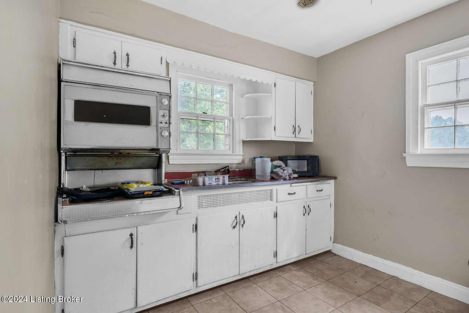 1903 Auburn Dr, Louisville, Pennsylvania image 9