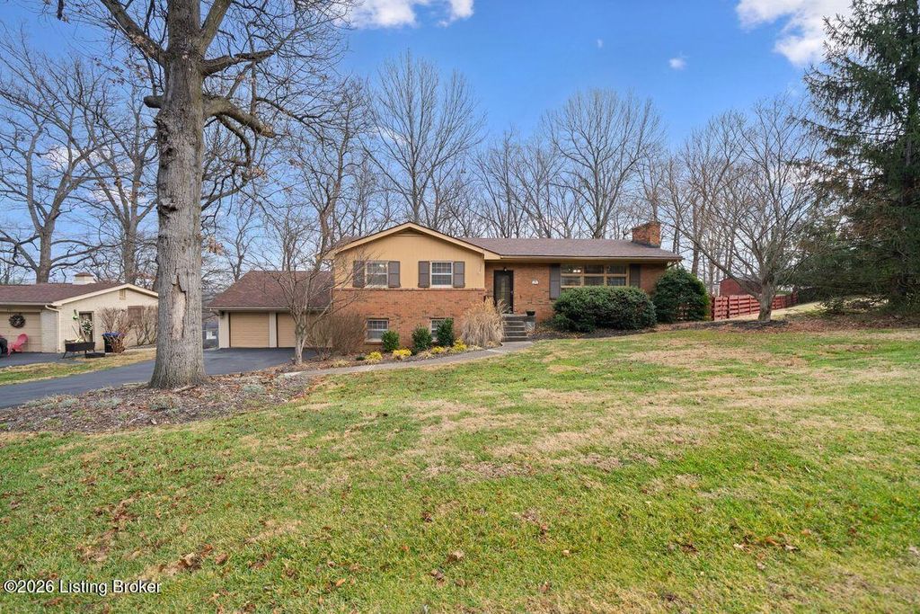 Photo of 333 Kenwood Hill Rd, Louisville, KY 40214 (MLS # 1707115)
