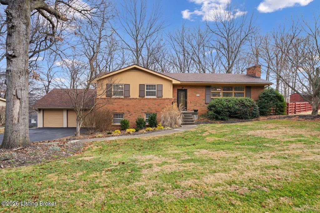 Photo of 333 Kenwood Hill Rd, Louisville, KY 40214 (MLS # 1707115)
