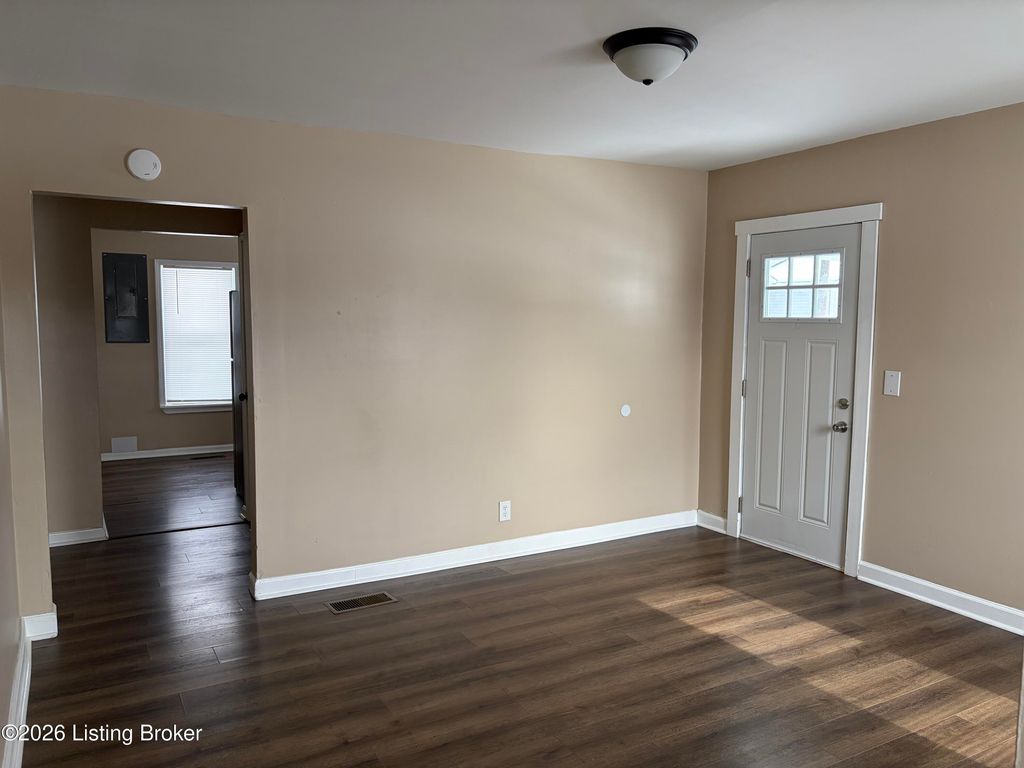 Photo of 310 E Daugherty Ave, Bardstown, KY 40004 (MLS # 1708149)