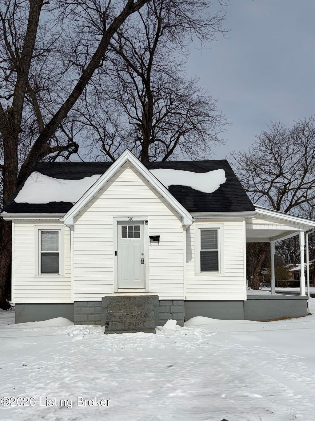 Photo of 310 E Daugherty Ave, Bardstown, KY 40004 (MLS # 1708149)