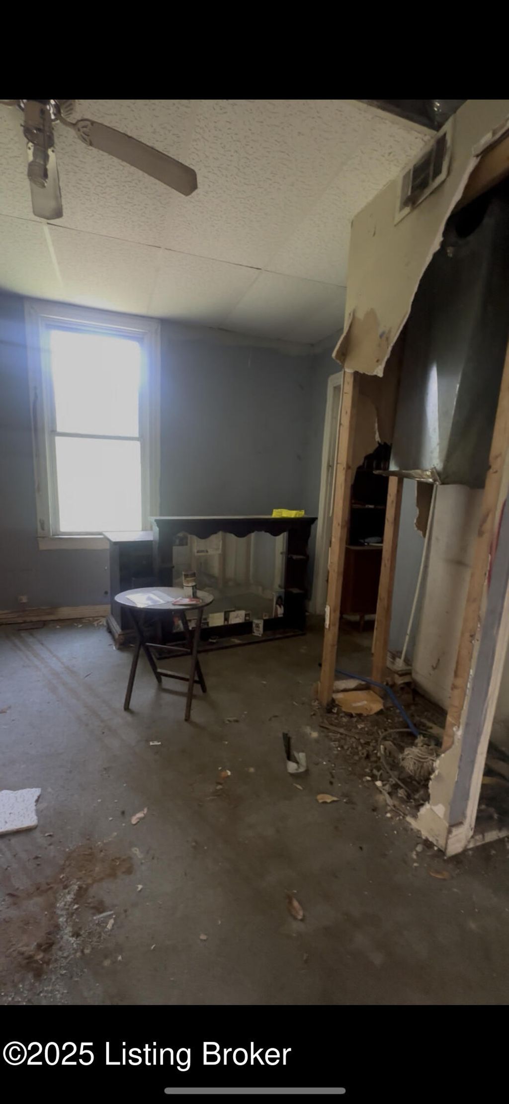 Photo of 1418 Hazel St, Louisville, KY 40211 (MLS # 1707893)