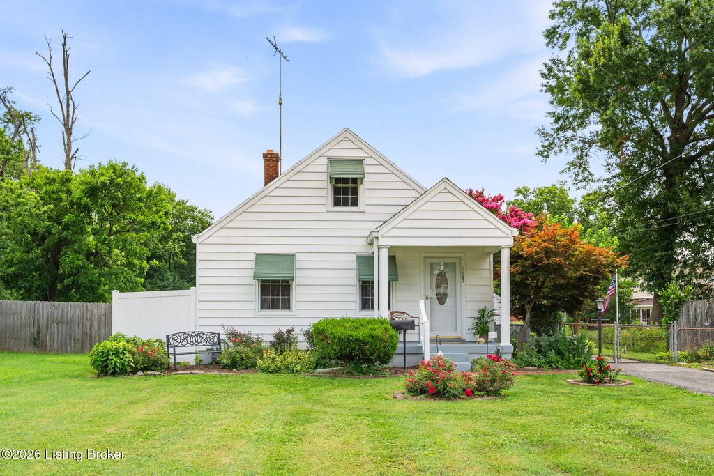 Photo of 1122 W Indian Trail, Louisville, KY 40213 (MLS # 1723872)