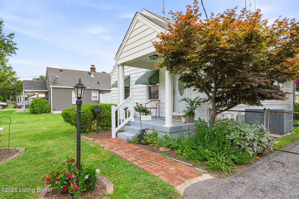 Photo of 1122 W Indian Trail, Louisville, KY 40213 (MLS # 1723872)