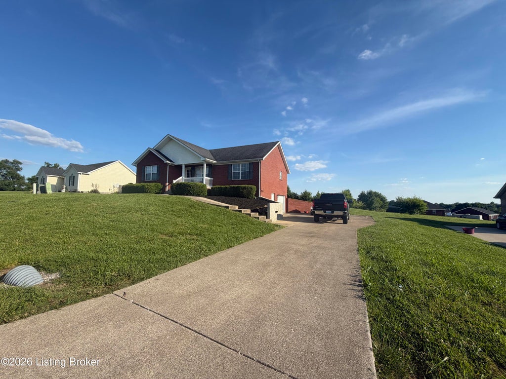 Photo of 103 Comanche Ct, Bloomfield, KY 40008 (MLS # 1719648)