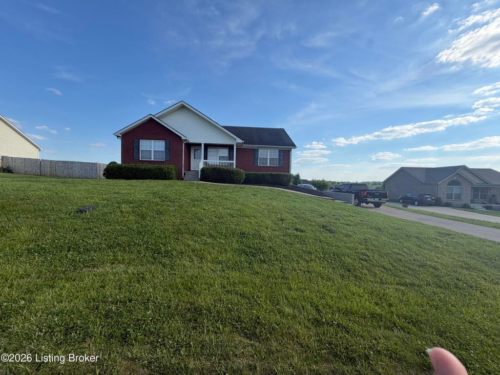 Photo of 103 Comanche Ct, Bloomfield, KY 40008 (MLS # 1719648)
