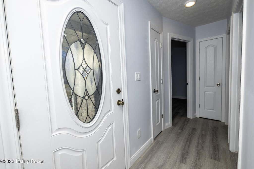 Photo of 10417 La Plaza Ave, Louisville, KY 40272 (MLS # 1726972)