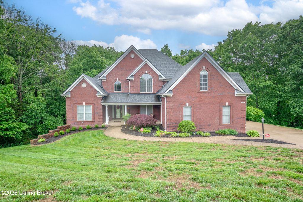 Photo of 174 Oak Park Ct, Mt Washington, KY 40047 (MLS # 1718436)