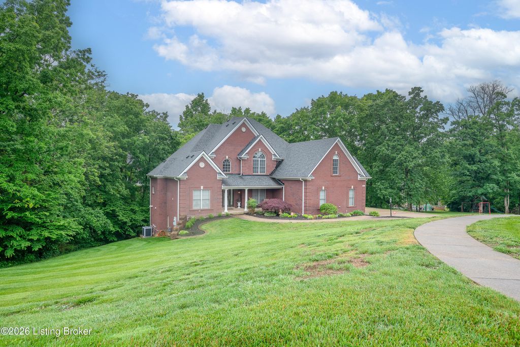 Photo of 174 Oak Park Ct, Mt Washington, KY 40047 (MLS # 1718436)