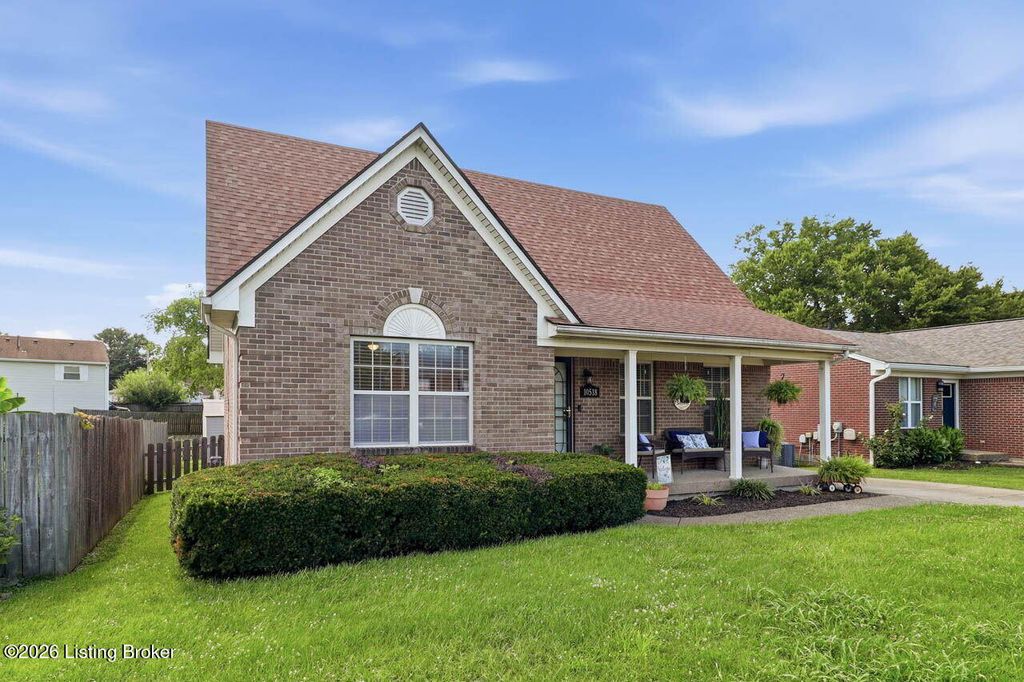 Photo of 10518 Autumn Creek Pl, Louisville, KY 40229 (MLS # 1723671)