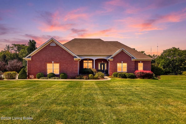 1002 BUNKER HILL DR, LAWRENCEBURG, KY 40342 - Image 0bf2c8607f7d4b9ef61390bd7e2438f8/1158602076