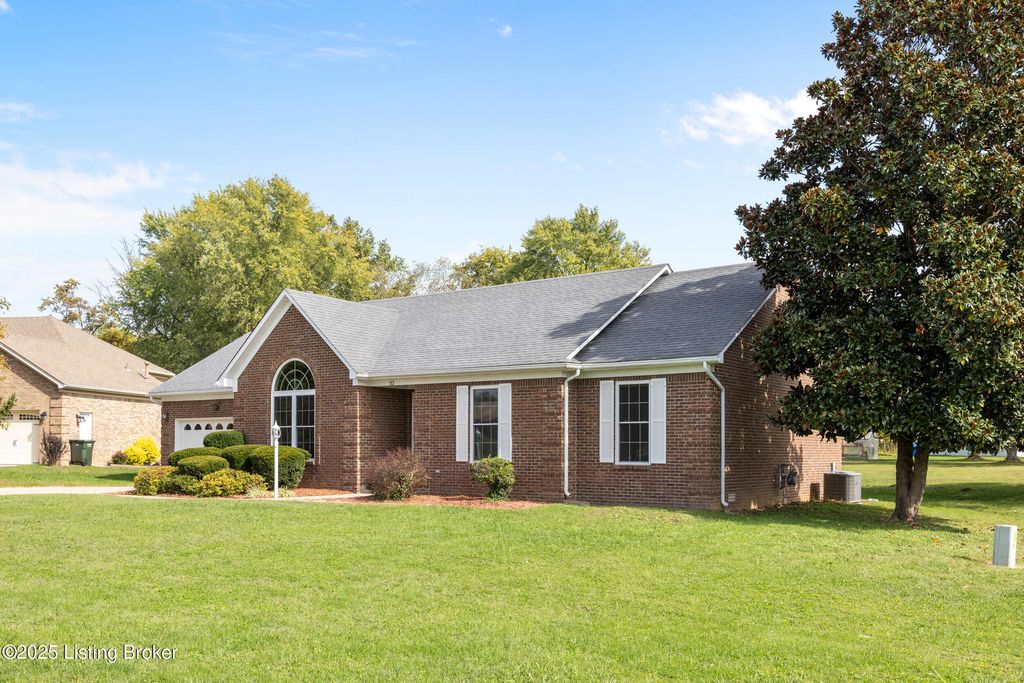 Photo of 113 Taylor Ct, Mt Washington, KY 40047 (MLS # 1701613)