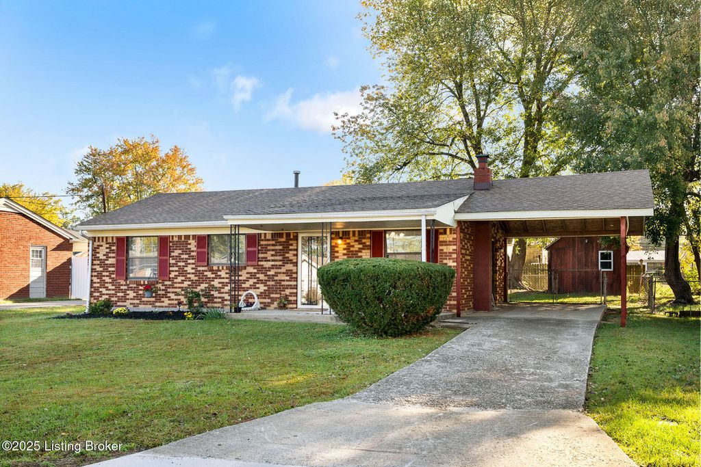 Photo of 158 Hillside Ln, Louisville, KY 40229 (MLS # 1701879)
