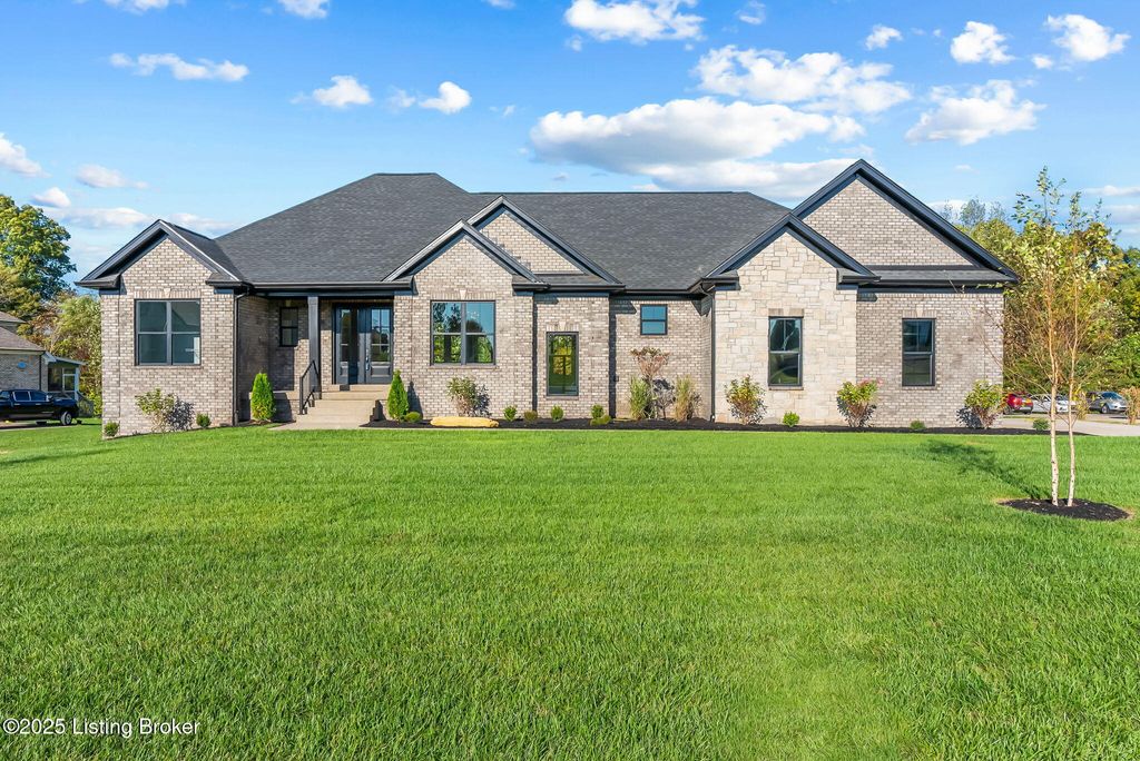 Photo of 4802 Sycamore Ridge Ln, La Grange, KY 40031 (MLS # 1701220)