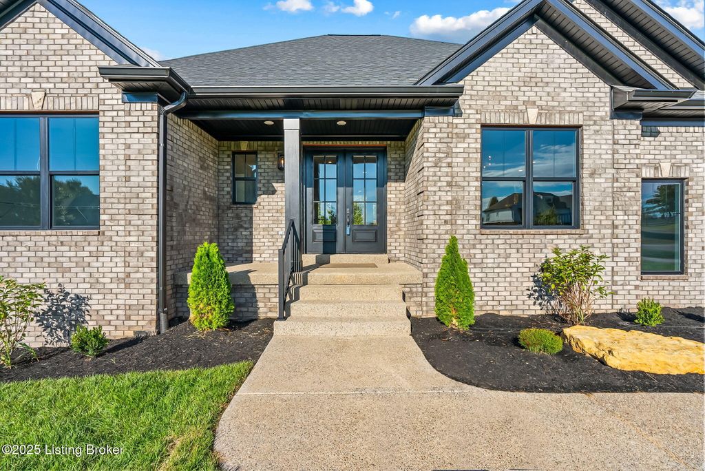 Photo of 4802 Sycamore Ridge Ln, La Grange, KY 40031 (MLS # 1701220)