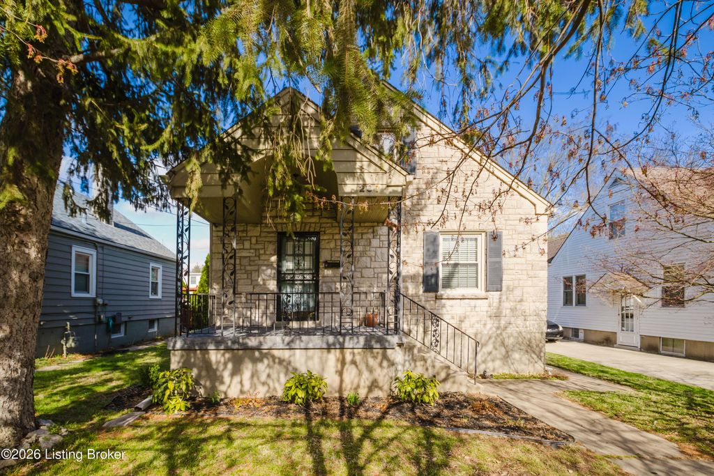 Photo of 207 Iola Rd, Louisville, KY 40207 (MLS # 1711859)