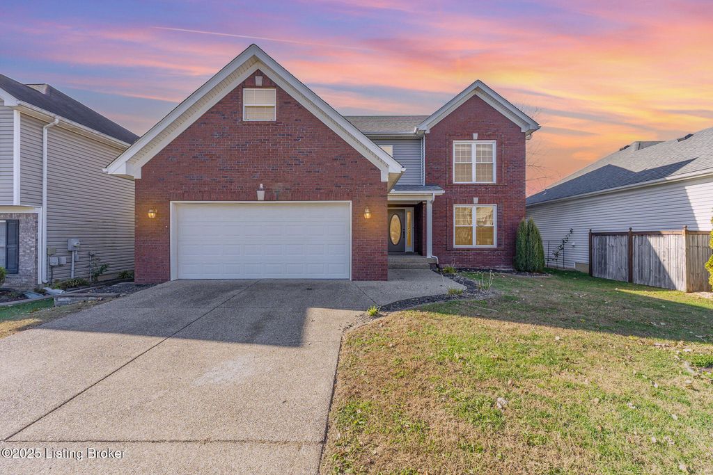 Photo of 8004 Village Gate Ct, Louisville, KY 40291 (MLS # 1703148)