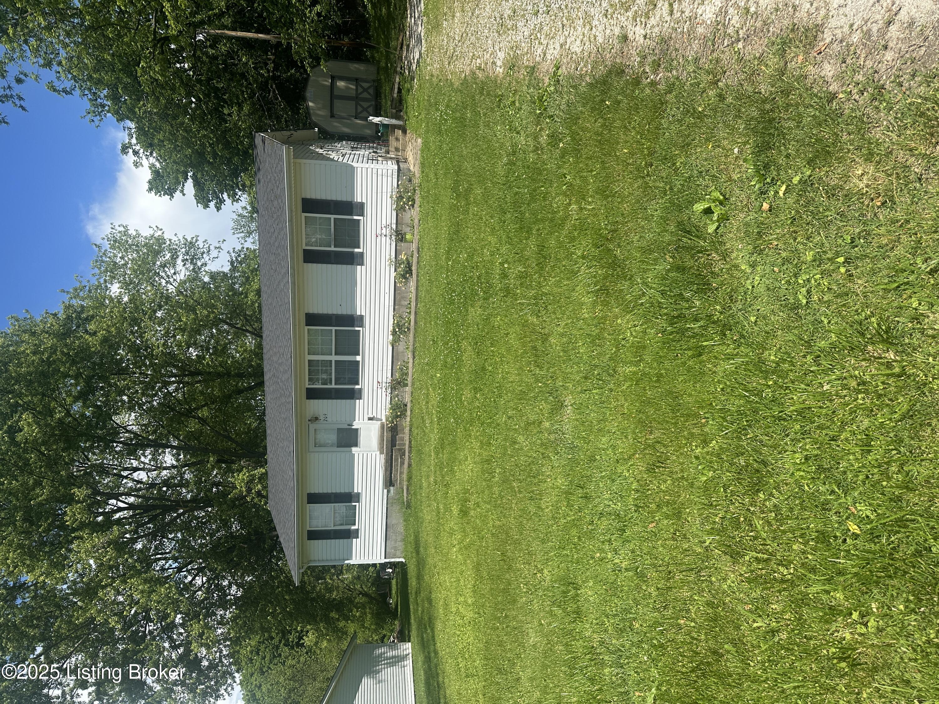 209 Center St, Irvington, Pennsylvania image 1