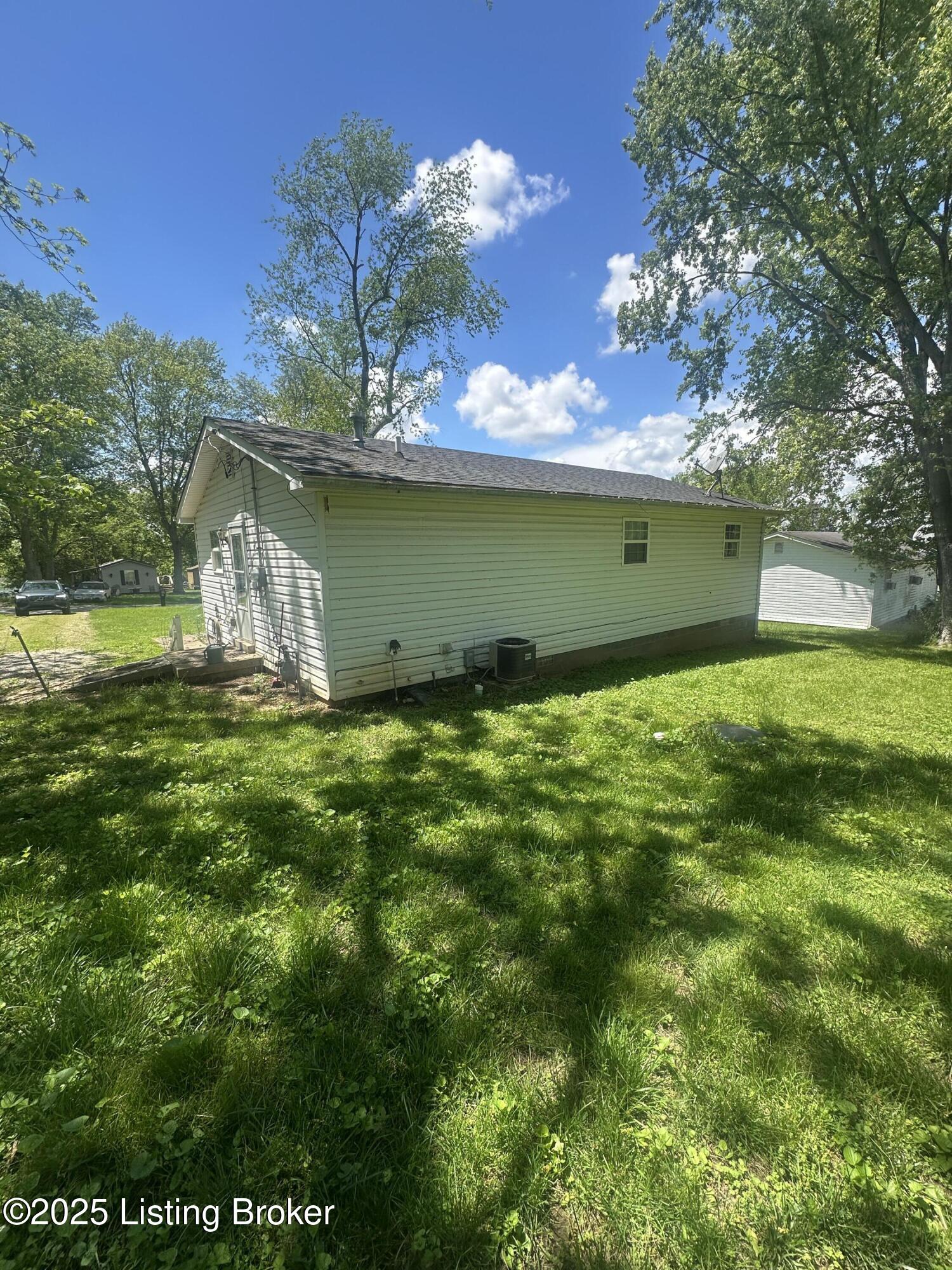 209 Center St, Irvington, Pennsylvania image 3