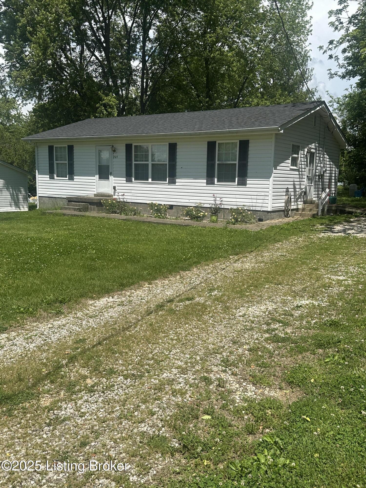 209 Center St, Irvington, Pennsylvania image 2