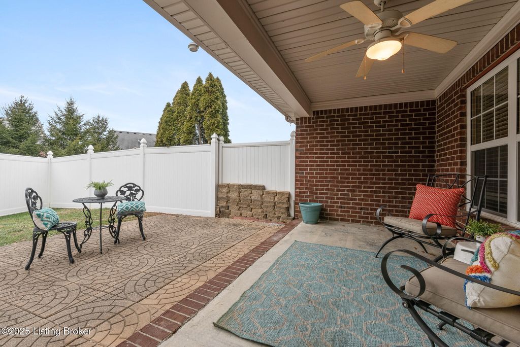 Photo of 163 Villa Vista Dr #D, Shepherdsville, KY 40165 (MLS # 1698990)