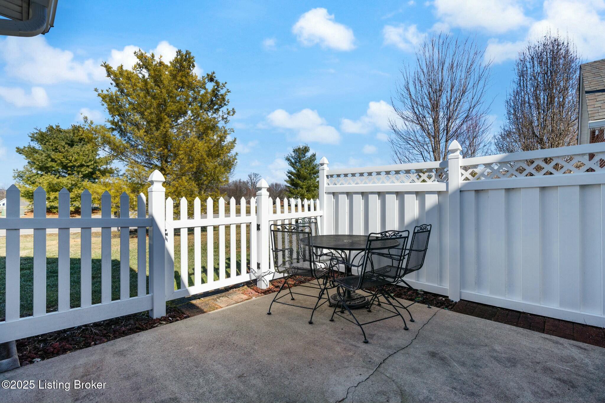10401 Pine Glen Cir, Louisville, Kentucky image 7