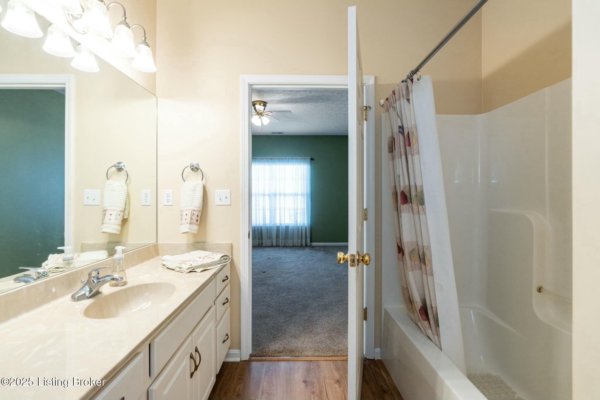 10401 Pine Glen Cir, Louisville, Kentucky image 37