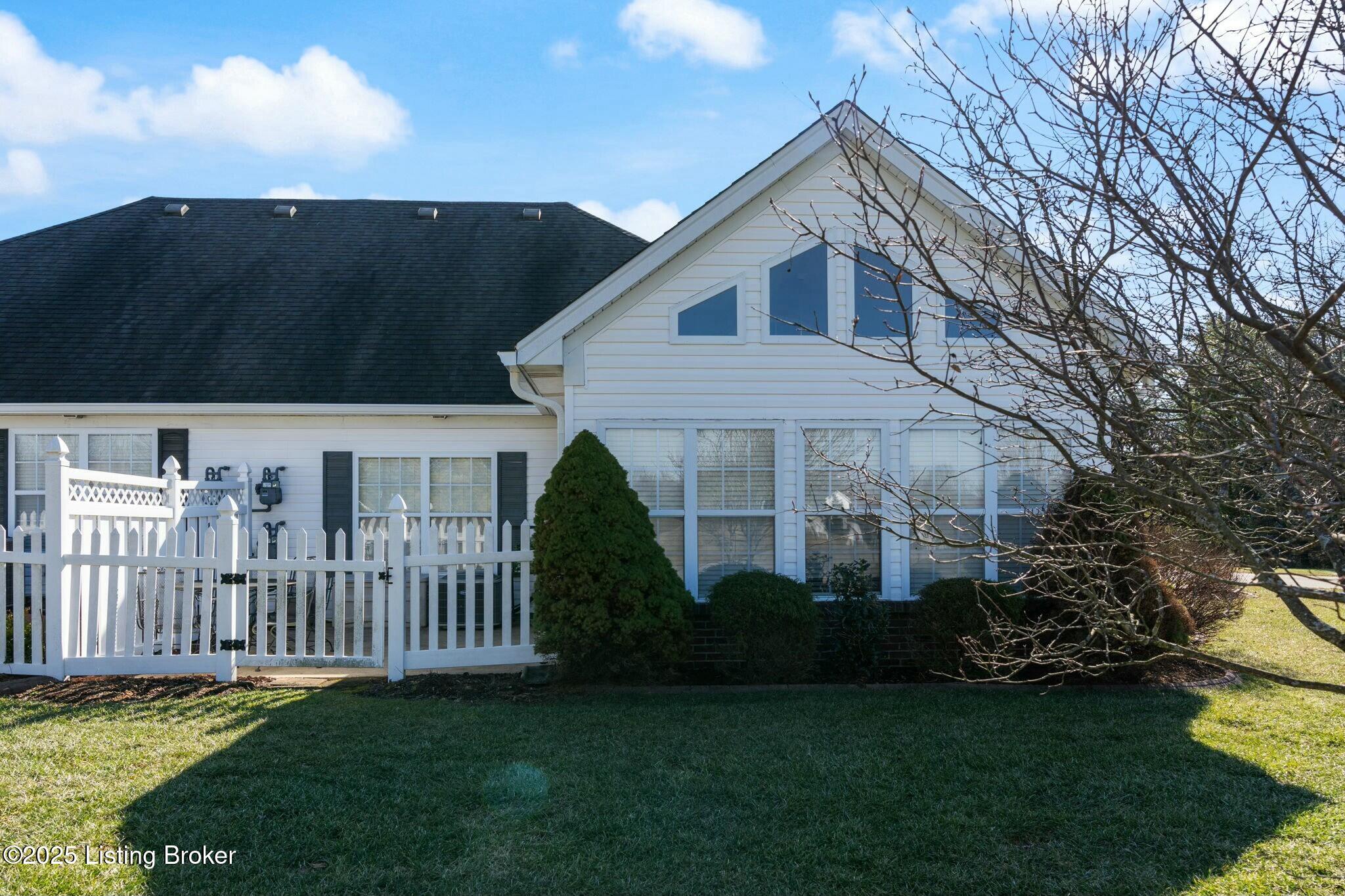 10401 Pine Glen Cir, Louisville, Kentucky image 5