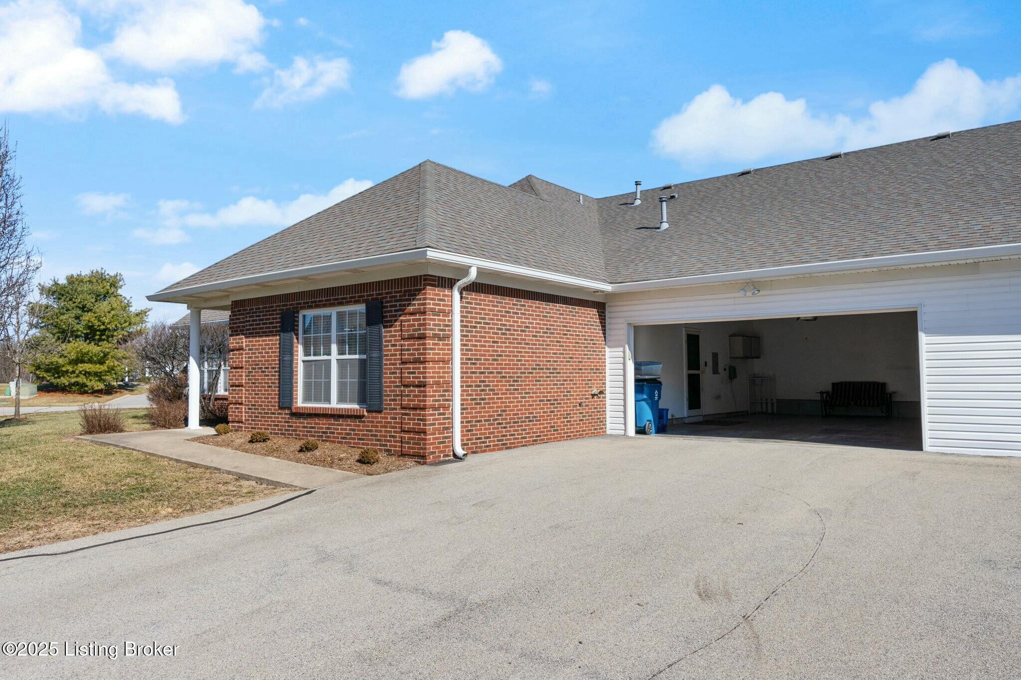 10401 Pine Glen Cir, Louisville, Kentucky image 10