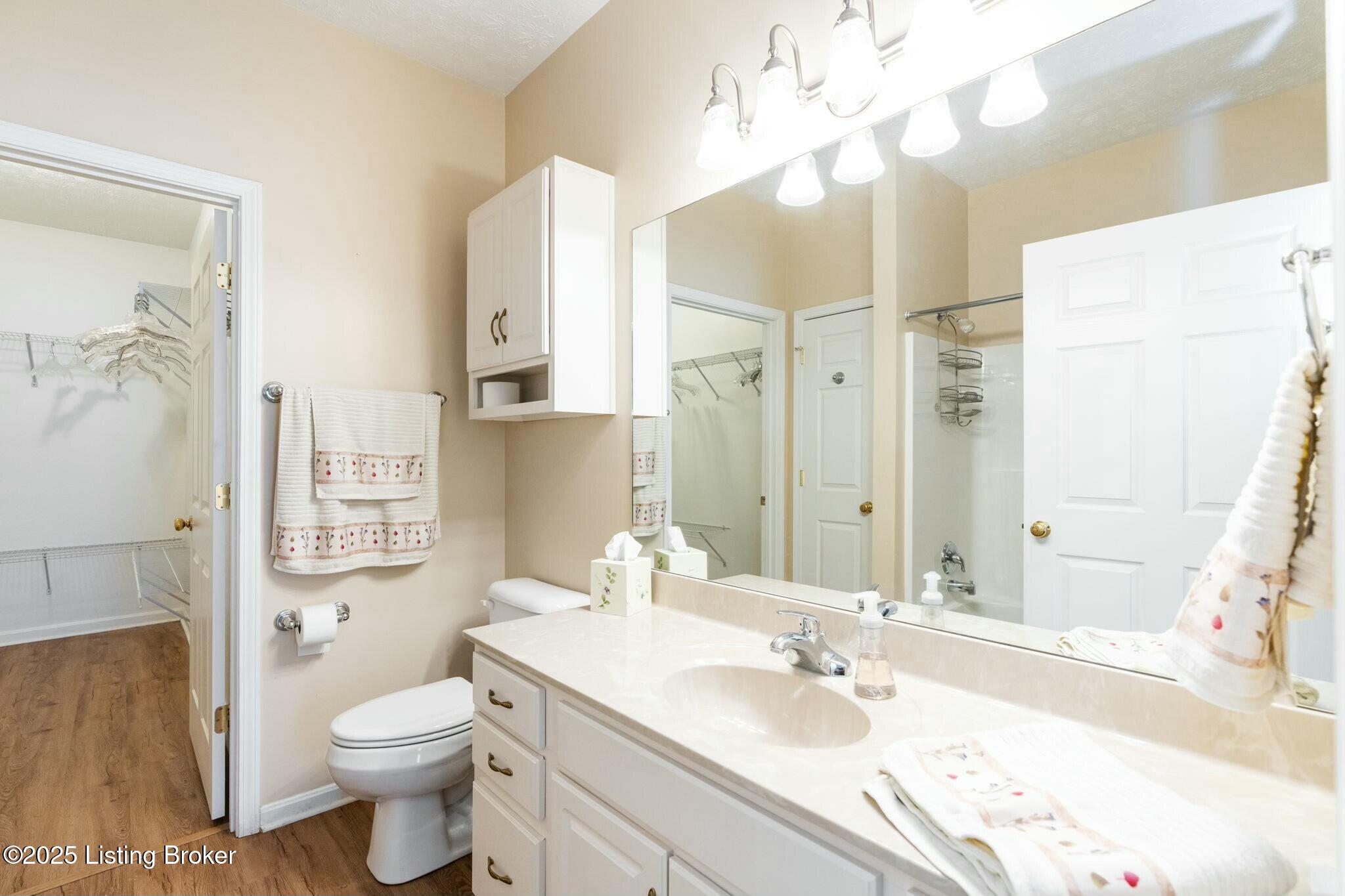 10401 Pine Glen Cir, Louisville, Kentucky image 35